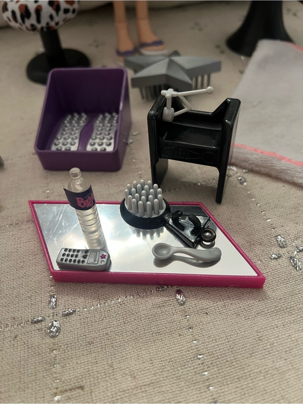 Bratz Dana Salon and Spa Doll and Accessories - Picture 9 of 15